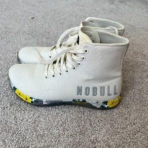 High top spring fling trainer. Size 8